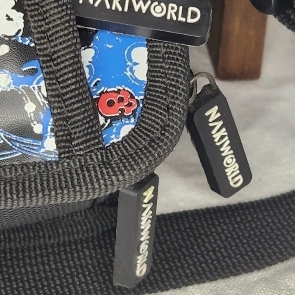 Nakiworld pak carrying